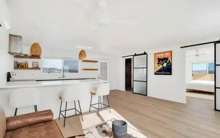 Serene Modern Home Backdoor With Great Wifi, Games, Movies, Patio Seating And Bbq Easy Access To North Joshua Tree National Park In 10 Minutes Twentynine Palms Exterior photo