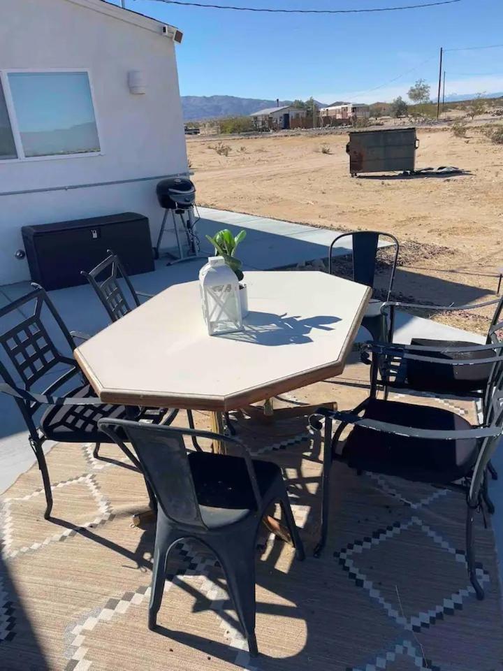 Serene Modern Home Backdoor With Great Wifi, Games, Movies, Patio Seating And Bbq Easy Access To North Joshua Tree National Park In 10 Minutes Twentynine Palms Exterior photo