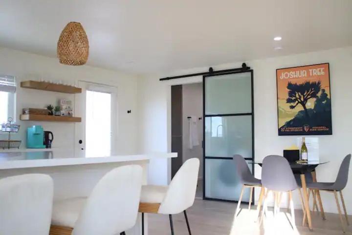 Serene Modern Home Backdoor With Great Wifi, Games, Movies, Patio Seating And Bbq Easy Access To North Joshua Tree National Park In 10 Minutes Twentynine Palms Exterior photo
