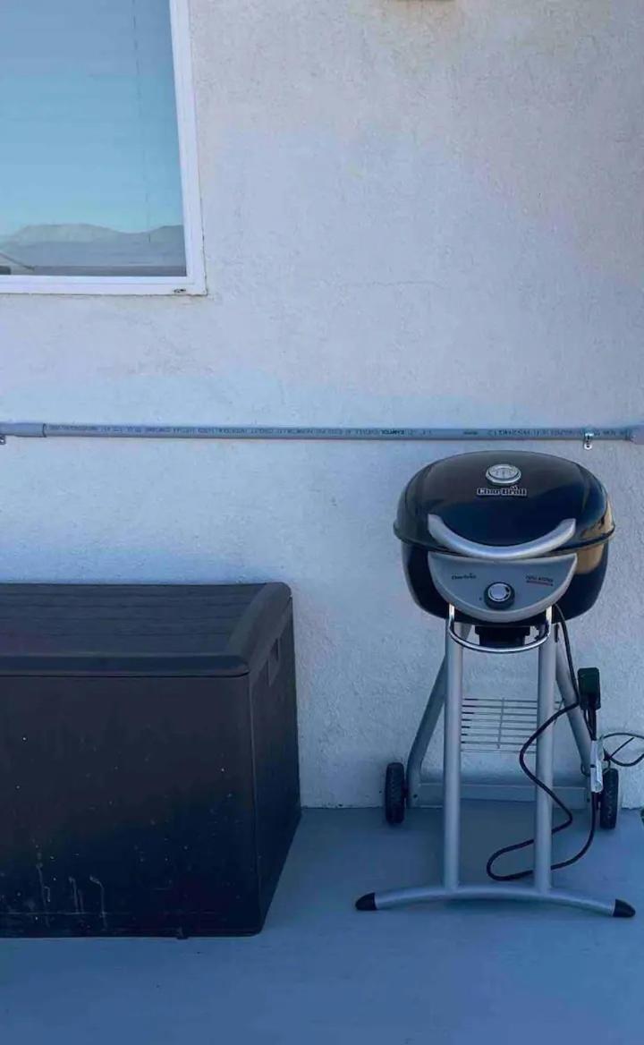 Serene Modern Home Backdoor With Great Wifi, Games, Movies, Patio Seating And Bbq Easy Access To North Joshua Tree National Park In 10 Minutes Twentynine Palms Exterior photo