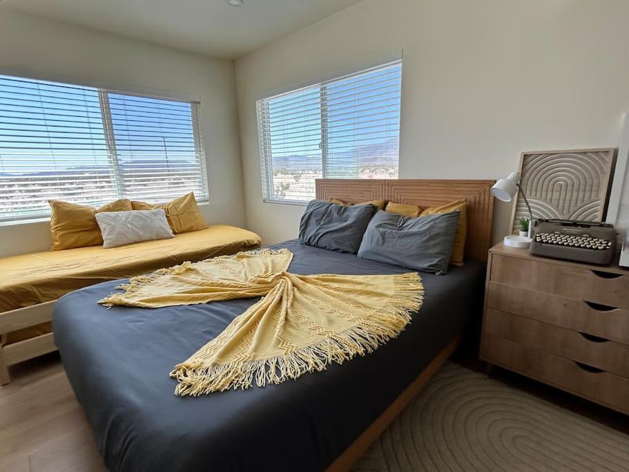 Serene Modern Home Backdoor With Great Wifi, Games, Movies, Patio Seating And Bbq Easy Access To North Joshua Tree National Park In 10 Minutes Twentynine Palms Exterior photo
